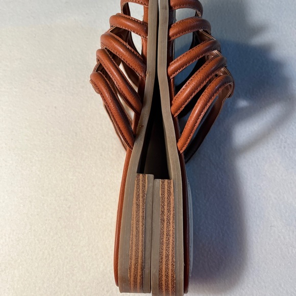 Liz Claiborne Brown Sandals with Intricate Leather Straps - Picture 3 of 3